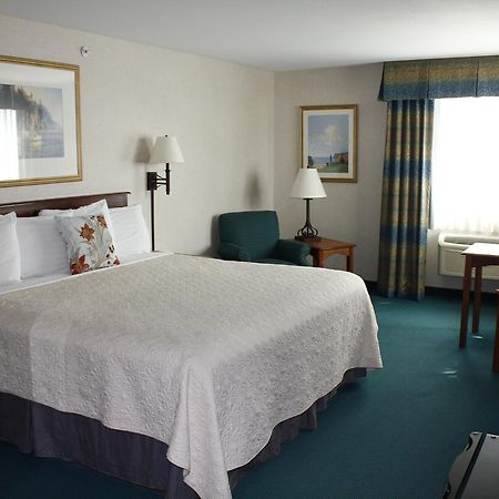 Baraga Lakeside Inn 외부 사진