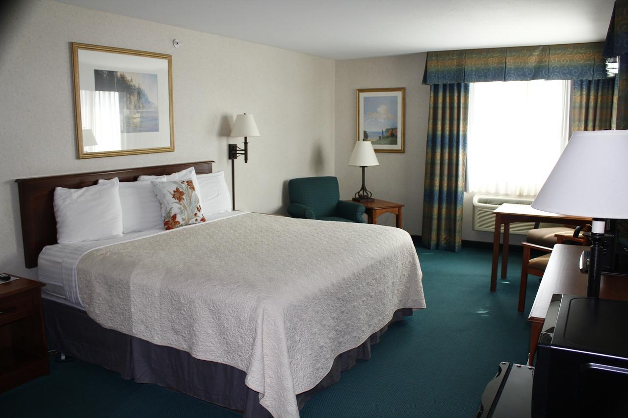 Baraga Lakeside Inn 외부 사진