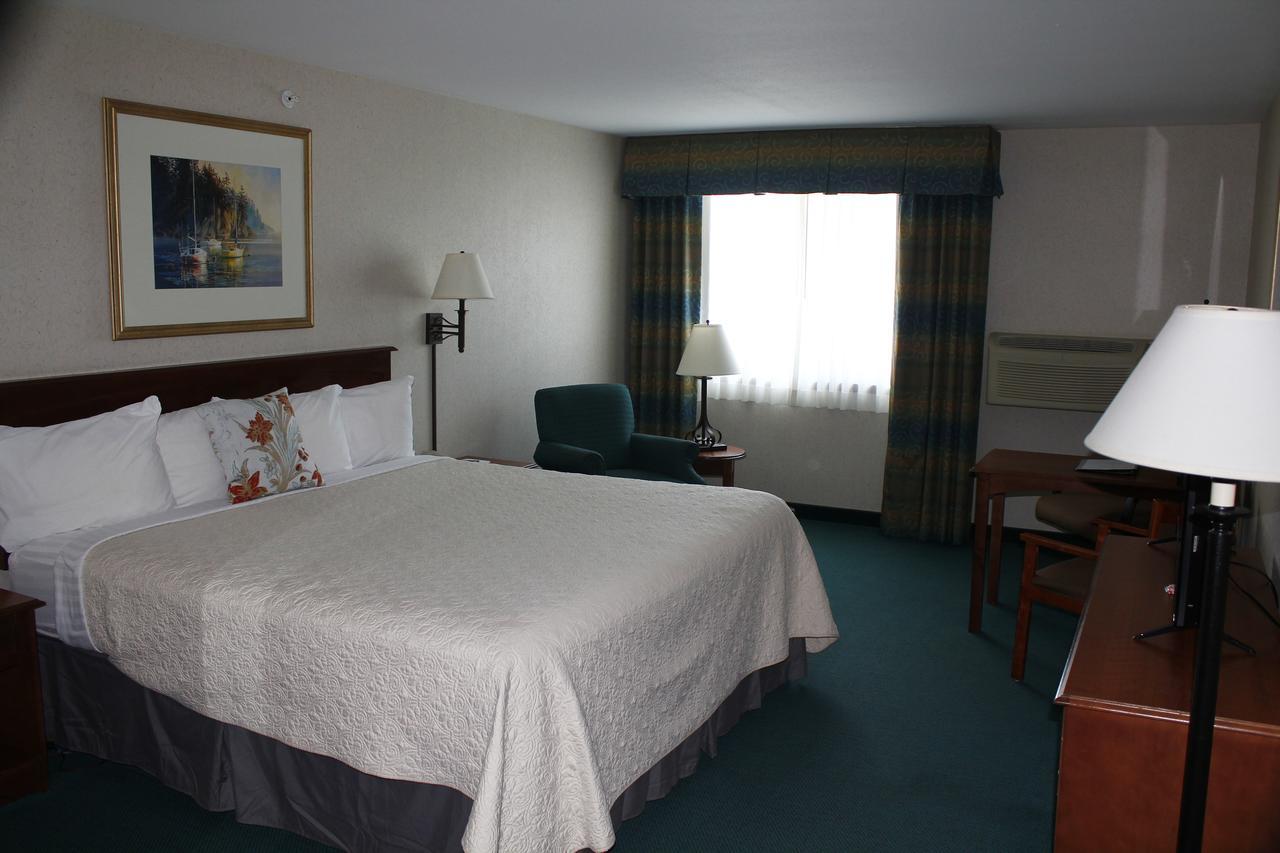 Baraga Lakeside Inn 외부 사진